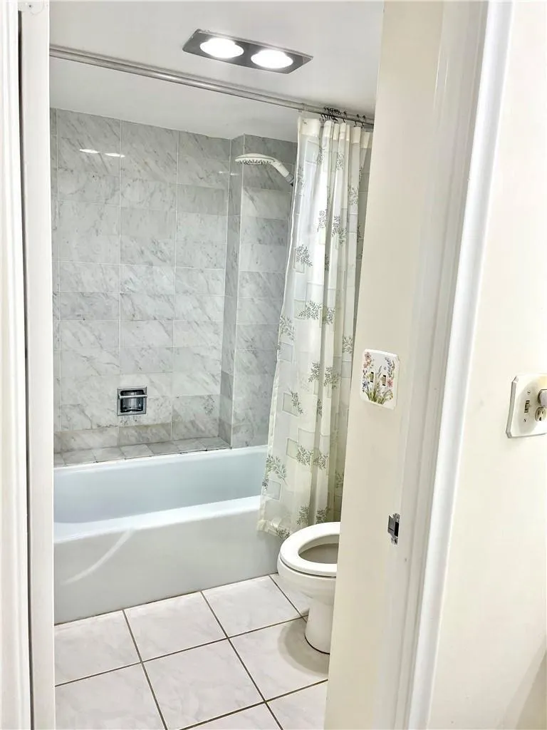 1149 HILLSBORO MILE #304 Hillsboro Beach, FL 33062