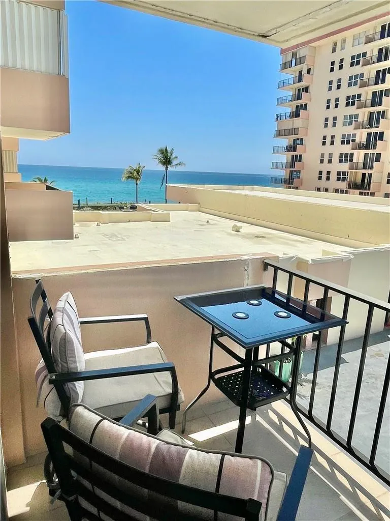 1149 HILLSBORO MILE #304 Hillsboro Beach, FL 33062