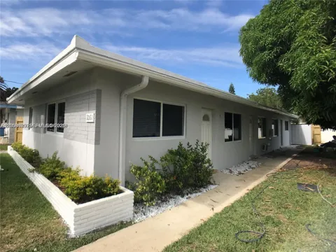 1061 NE 34th #3
