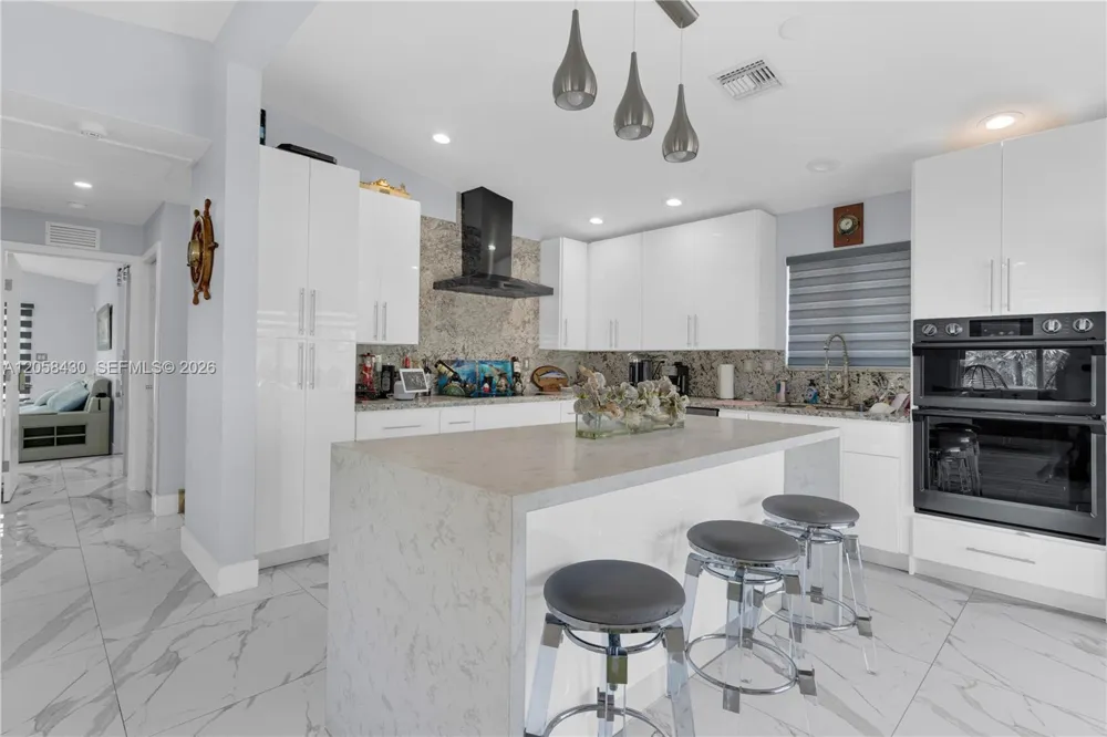 203 Pimilico Ln Key Largo, FL 33037