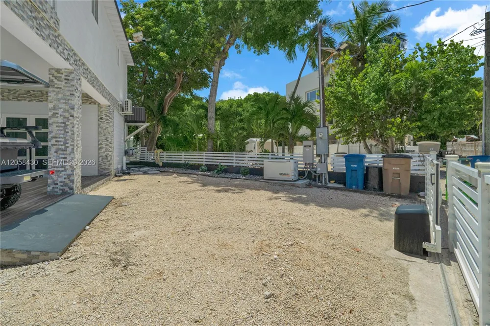 203 Pimilico Ln Key Largo, FL 33037
