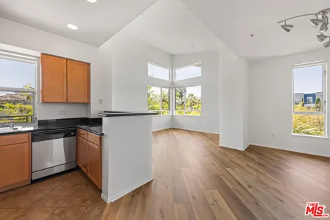 6400 Crescent Park