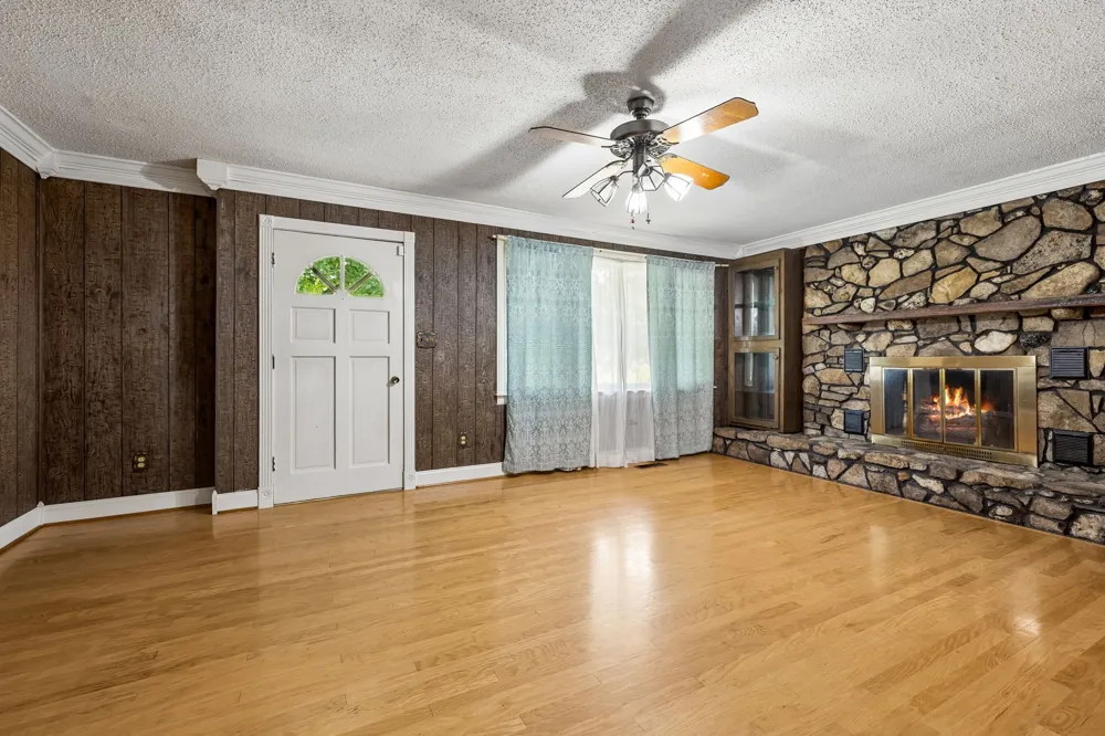 148 Maple St Gordonsville, TN 38563
