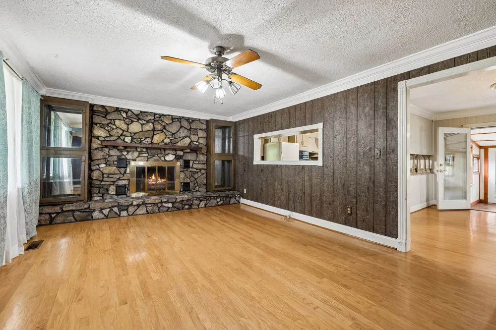 148 Maple St Gordonsville, TN 38563