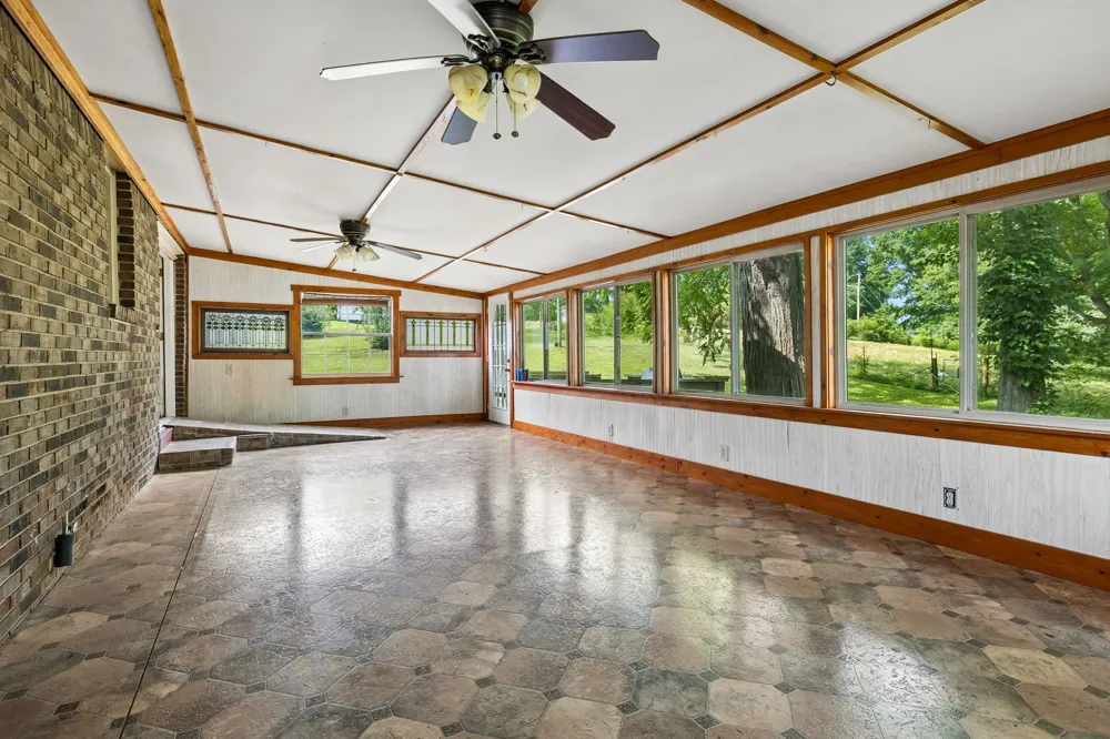 148 Maple St Gordonsville, TN 38563