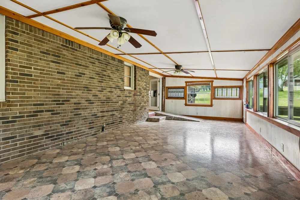 148 Maple St Gordonsville, TN 38563