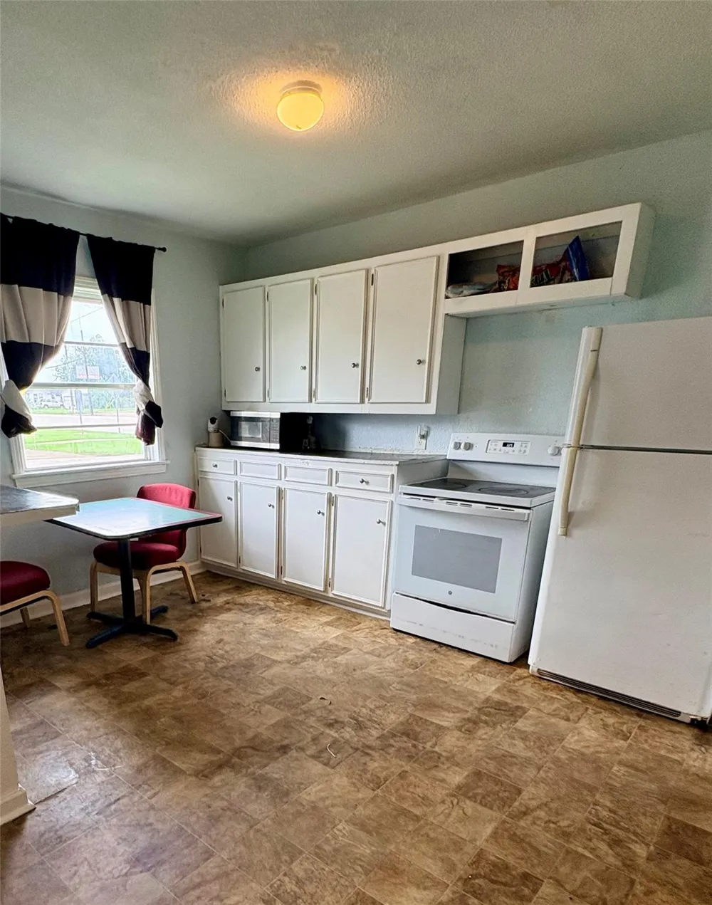 217 S 17th Street West Columbia, TX 77486