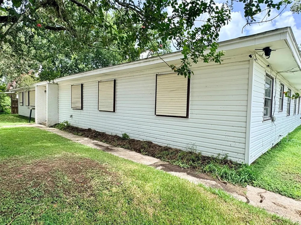 217 S 17th Street West Columbia, TX 77486