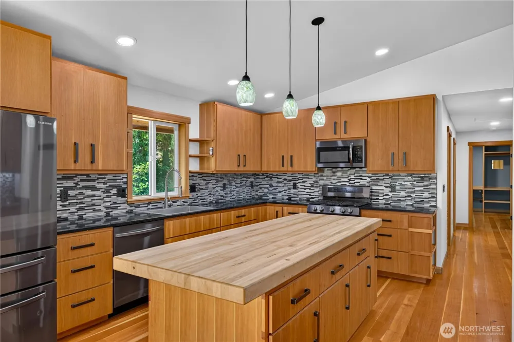 5621 Paradise Lane Anacortes, WA 98221