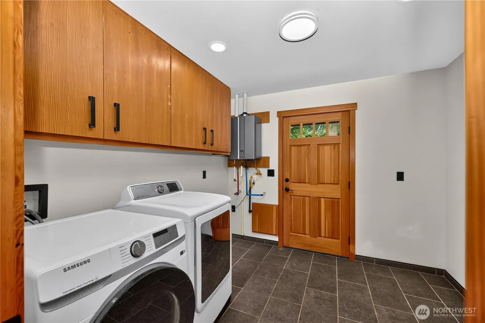 5621 Paradise Lane Anacortes, WA 98221