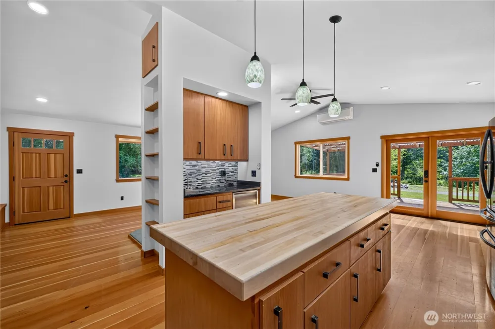 5621 Paradise Lane Anacortes, WA 98221