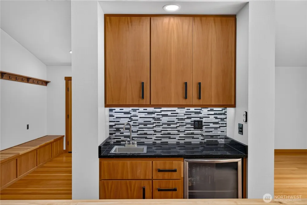 5621 Paradise Lane Anacortes, WA 98221