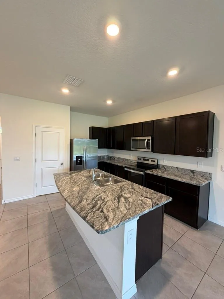 8920 MILESTONE DRIVE Sarasota, FL 34238