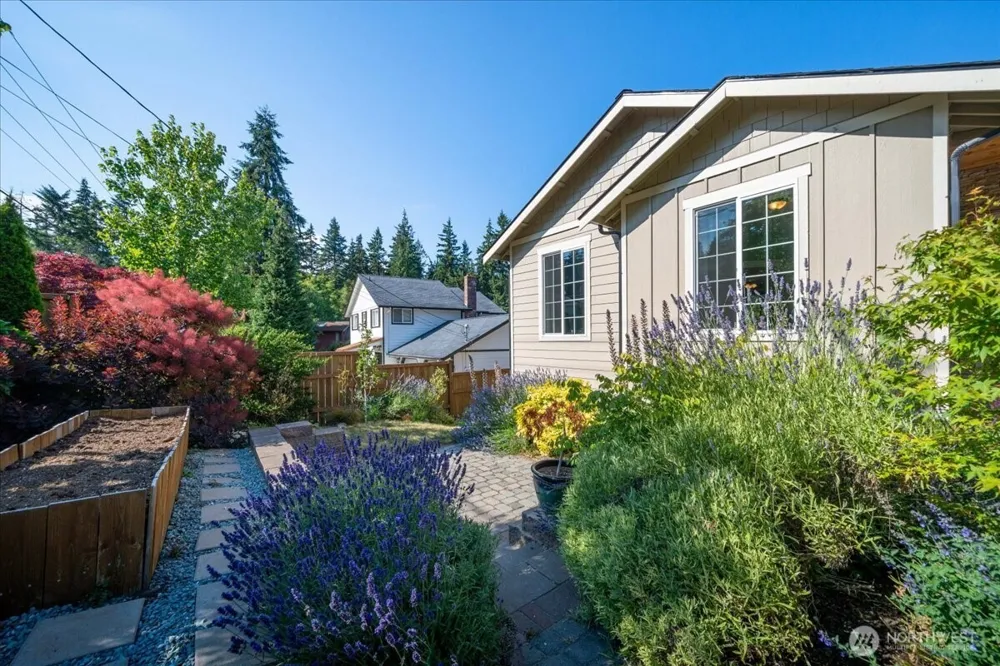 1229 SE Camano Drive Camano Island, WA 98282
