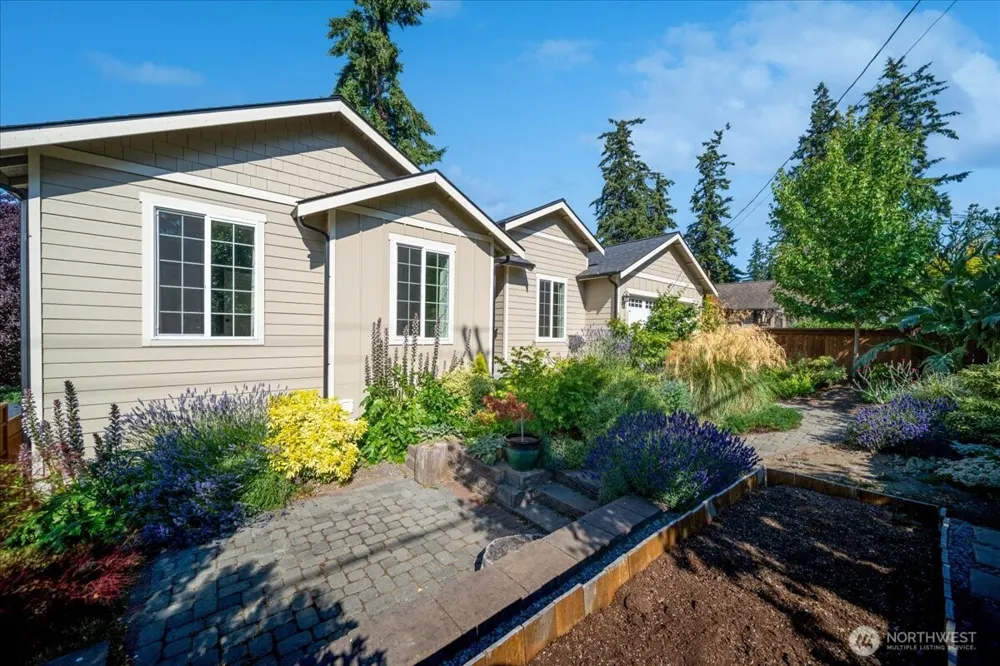 1229 SE Camano Drive Camano Island, WA 98282