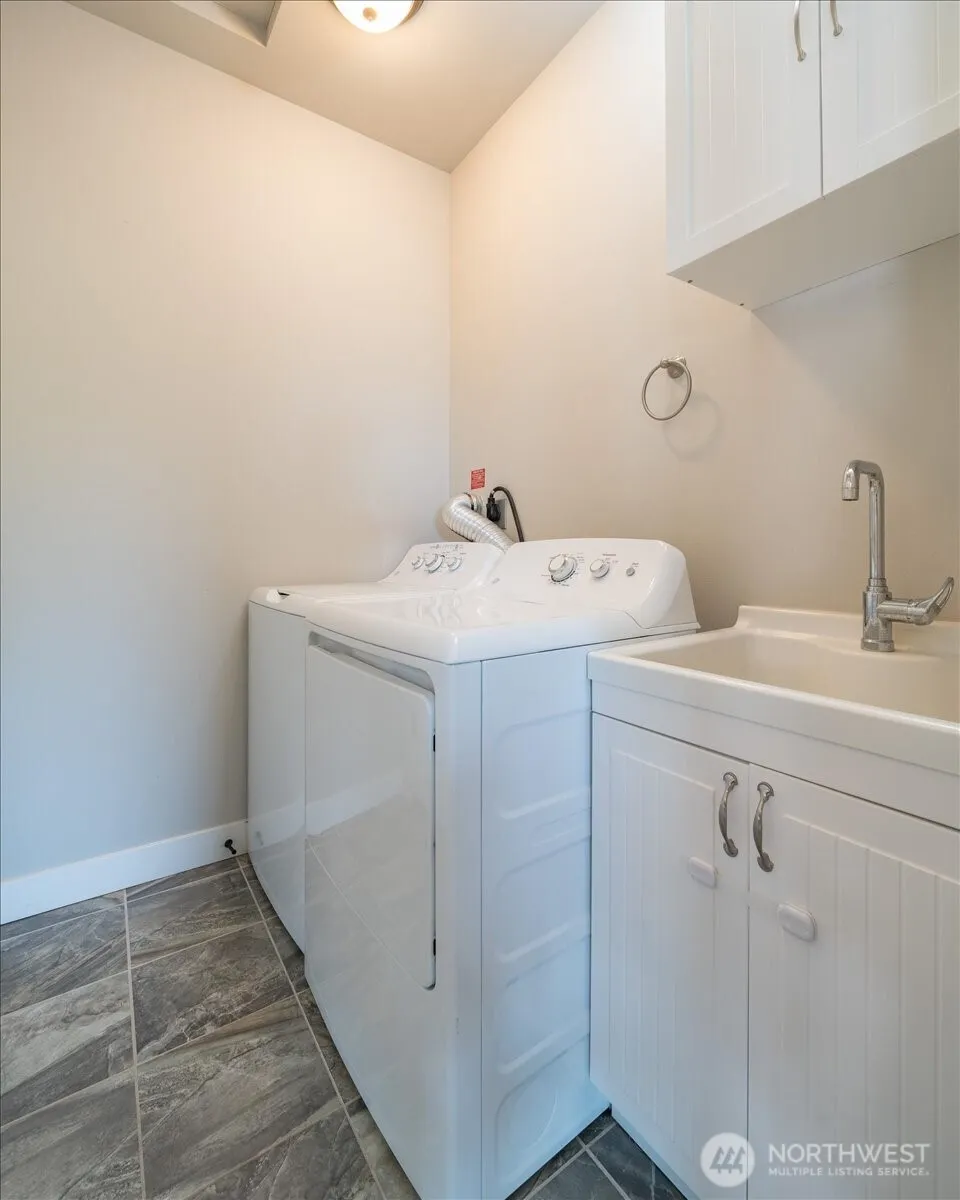 1229 SE Camano Drive Camano Island, WA 98282