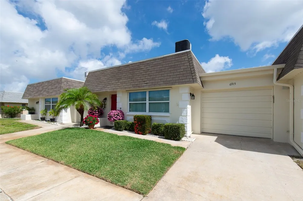 6915 VERSAILLES Pinellas Park, FL 33781