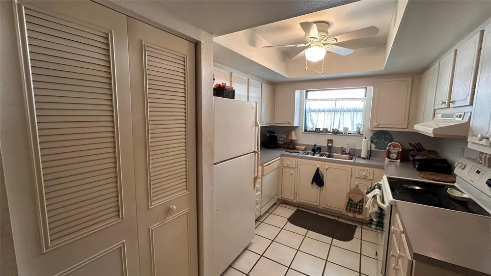 9783 86TH AVENUE Seminole, FL 33777