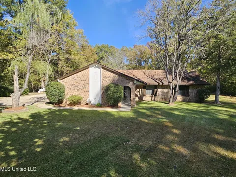 102 Magnolia Circle