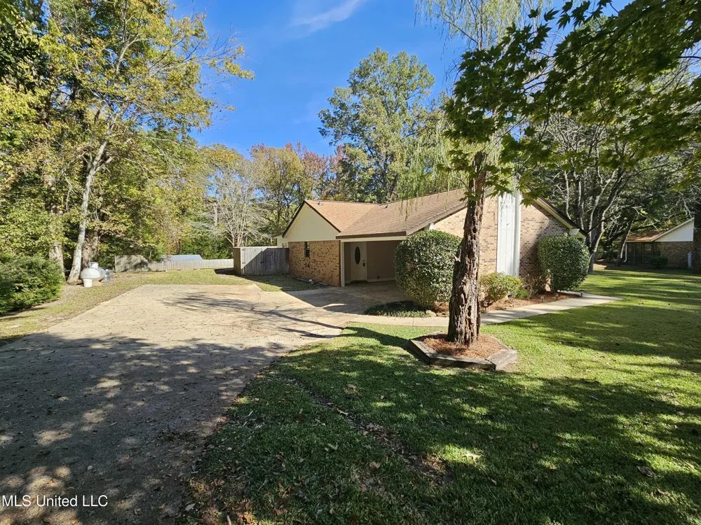 102 Magnolia Circle Vicksburg, MS 39180