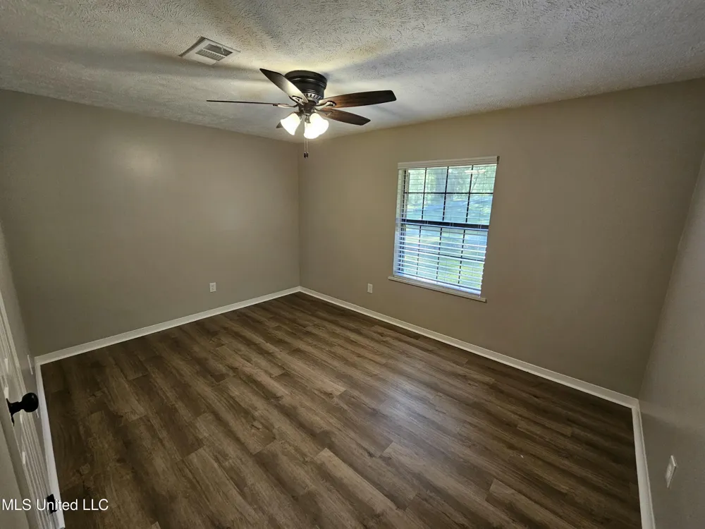 102 Magnolia Circle Vicksburg, MS 39180