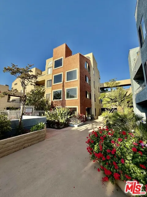 550 Orange Avenue