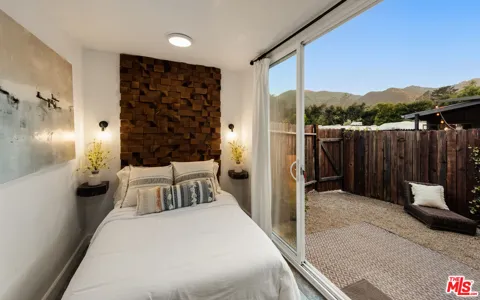 272 Topanga Cyn
