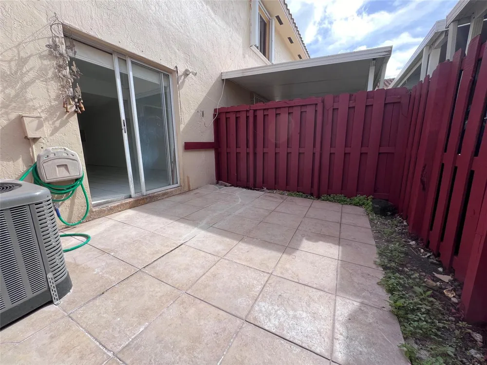 519 W 68th Street #4 Hialeah, FL 33014