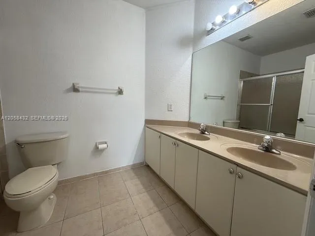 11419 NW 76th Ter Doral, FL 33178