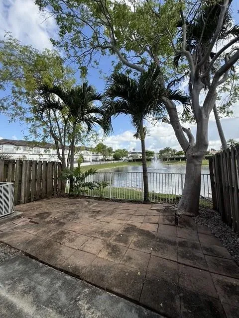 11419 NW 76th Ter Doral, FL 33178