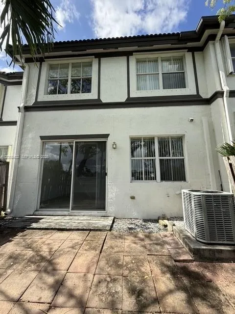 11419 NW 76th Ter Doral, FL 33178