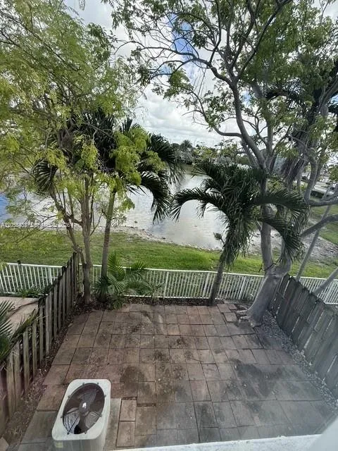 11419 NW 76th Ter Doral, FL 33178