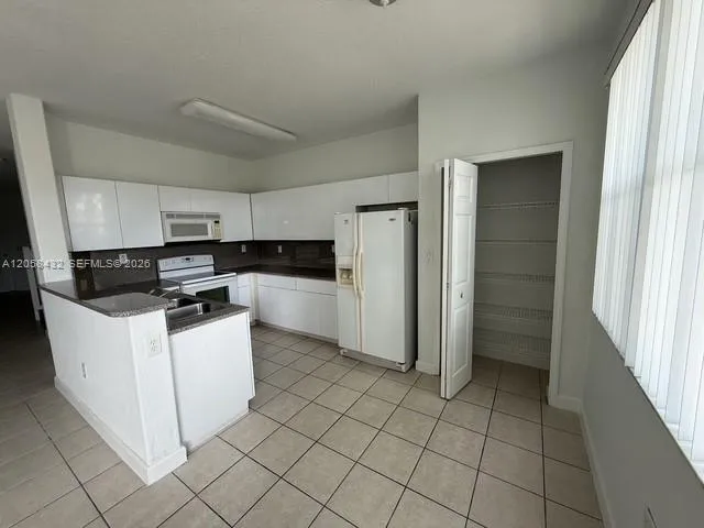 11419 NW 76th Ter Doral, FL 33178
