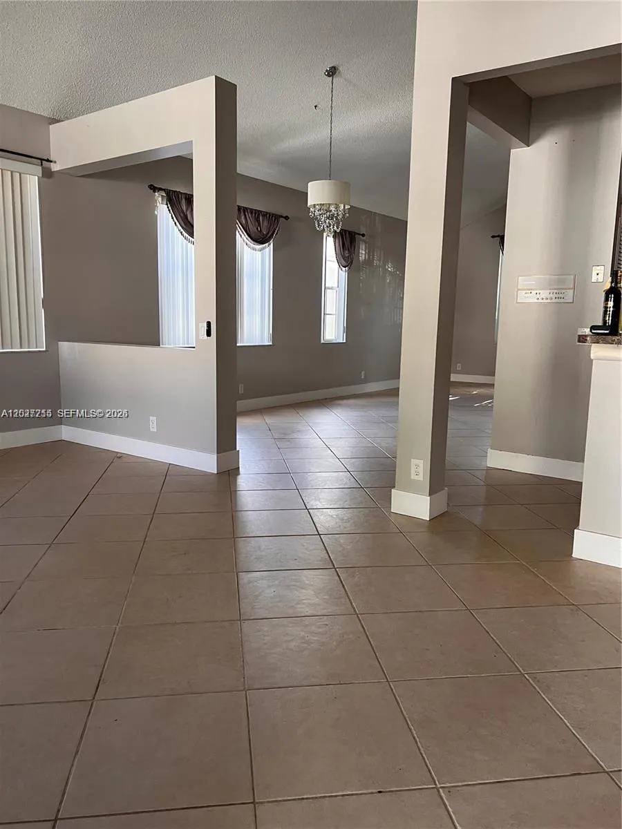 300 Cameron Dr Weston, FL 33326