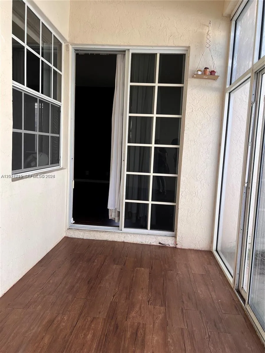300 Cameron Dr Weston, FL 33326