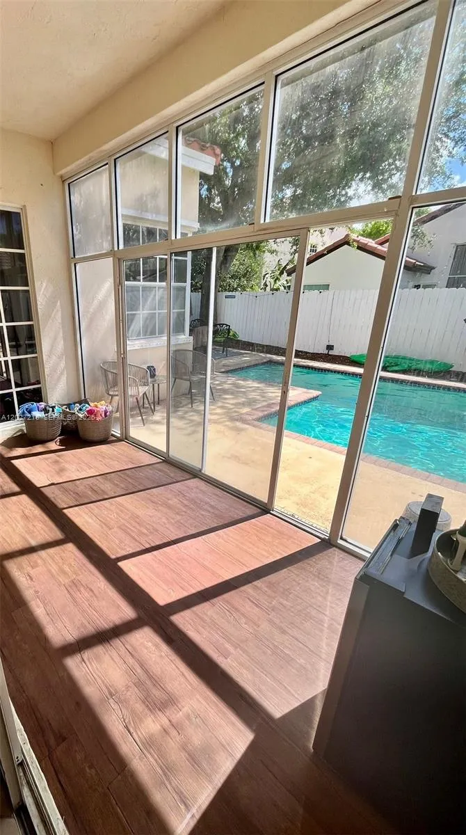 300 Cameron Dr Weston, FL 33326