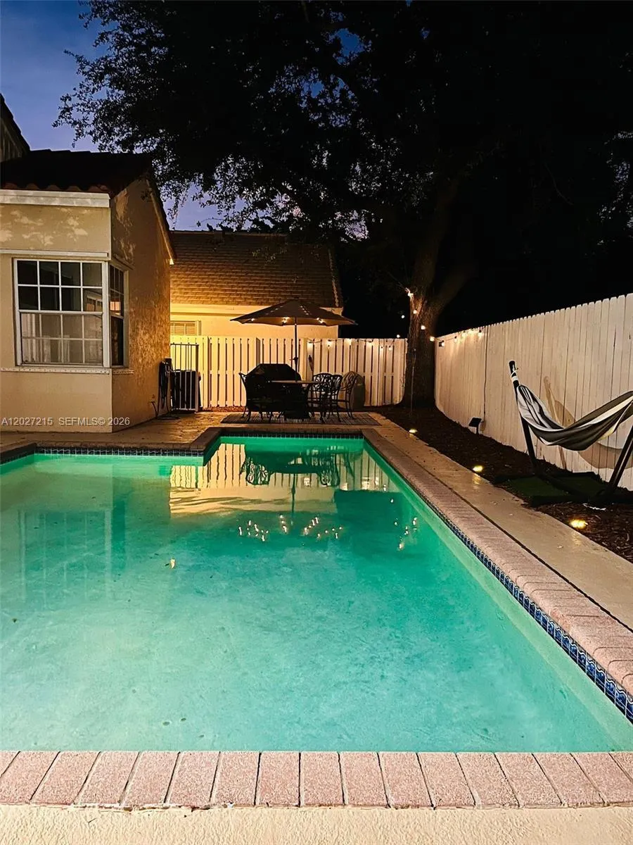 300 Cameron Dr Weston, FL 33326