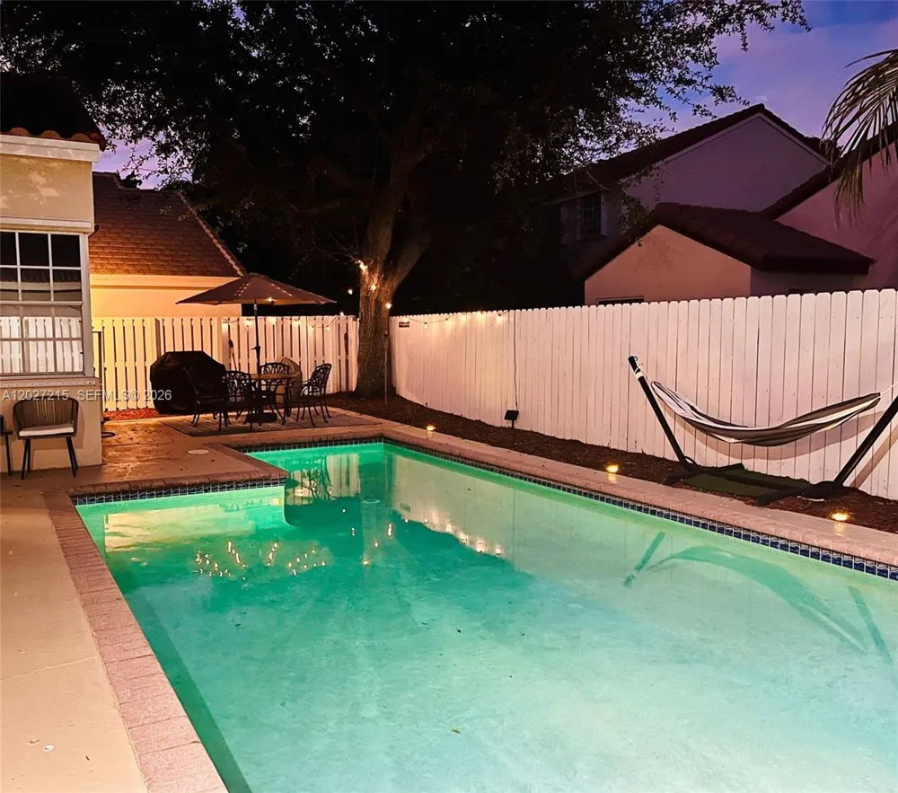 300 Cameron Dr Weston, FL 33326