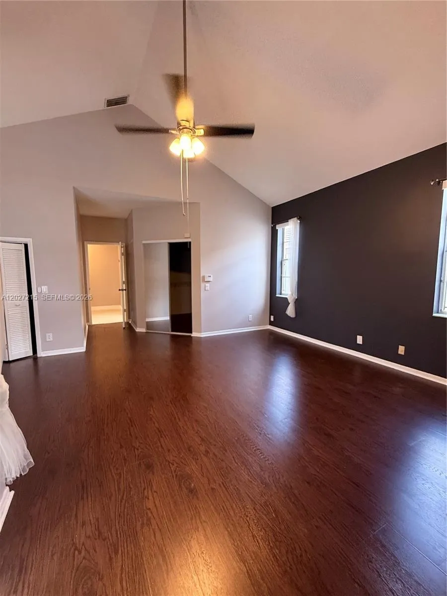 300 Cameron Dr Weston, FL 33326