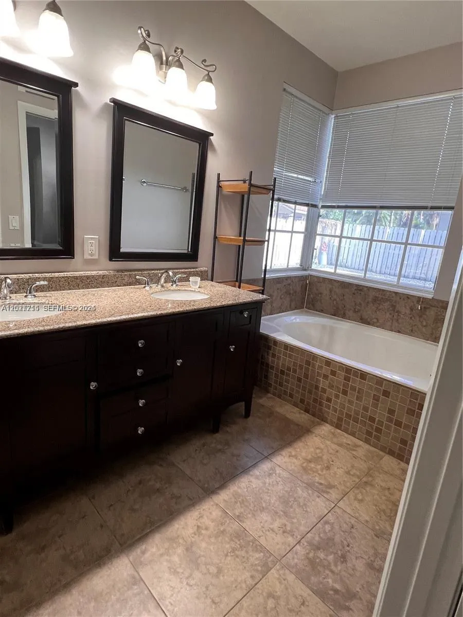300 Cameron Dr Weston, FL 33326