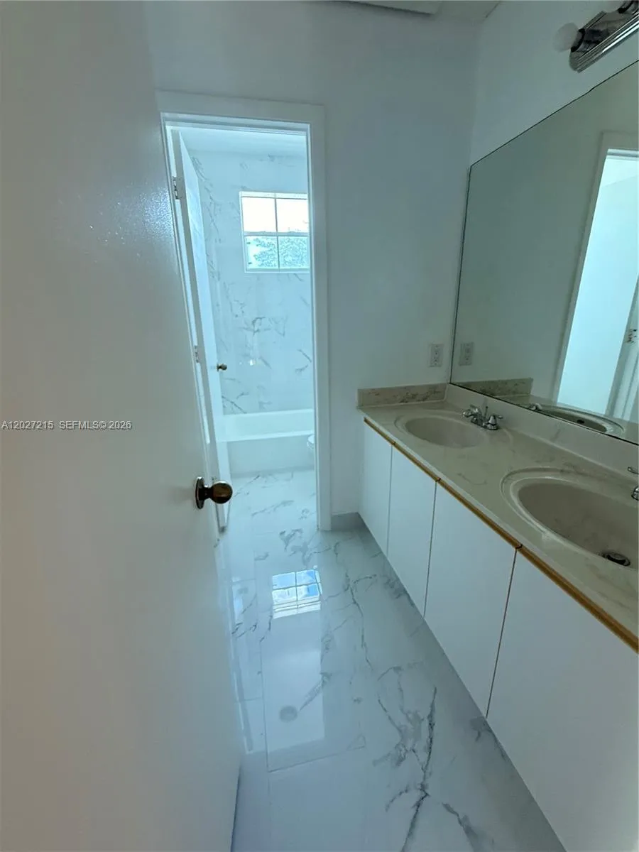 300 Cameron Dr Weston, FL 33326