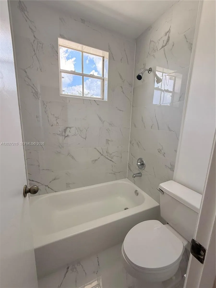 300 Cameron Dr Weston, FL 33326