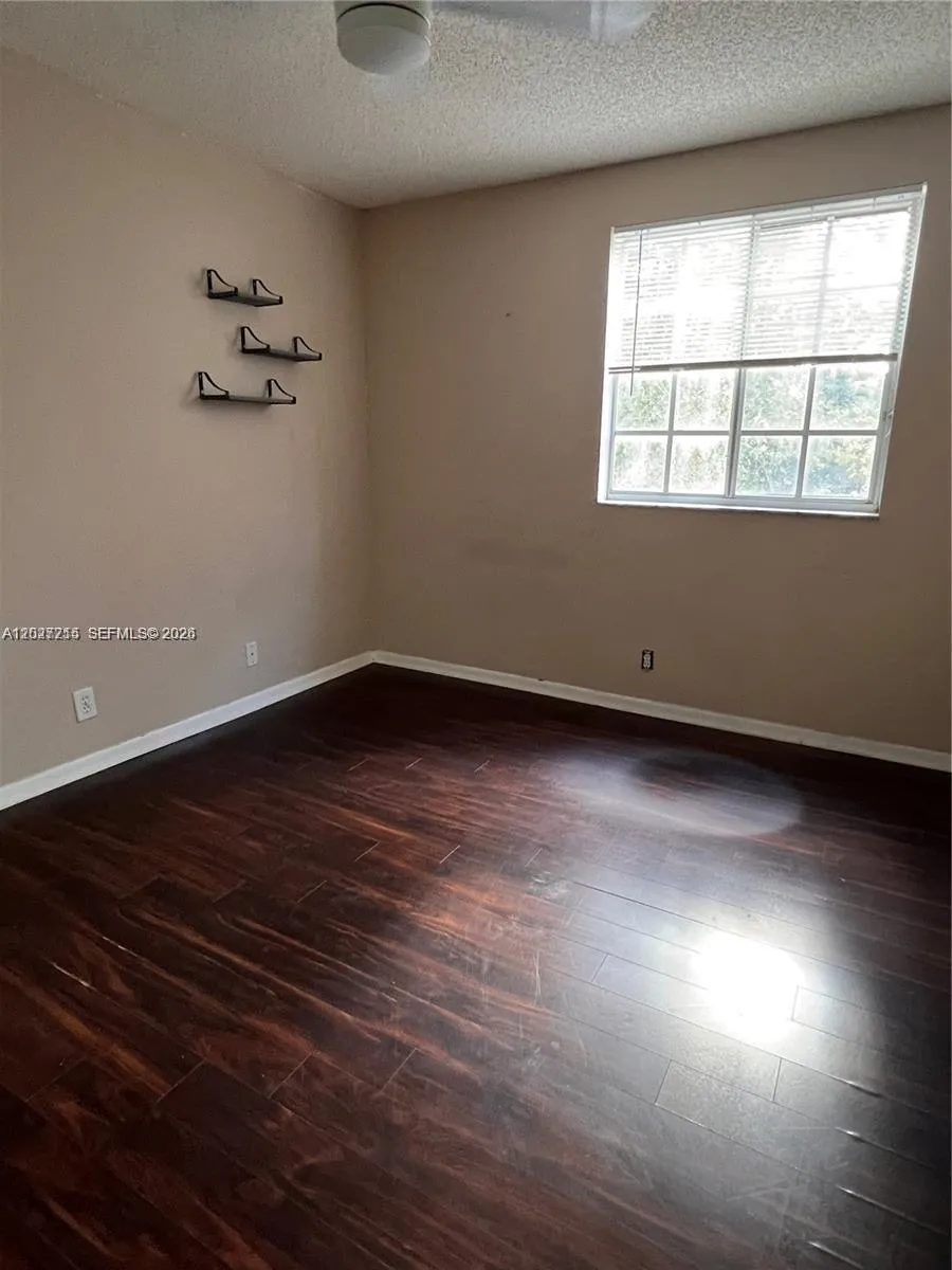 300 Cameron Dr Weston, FL 33326