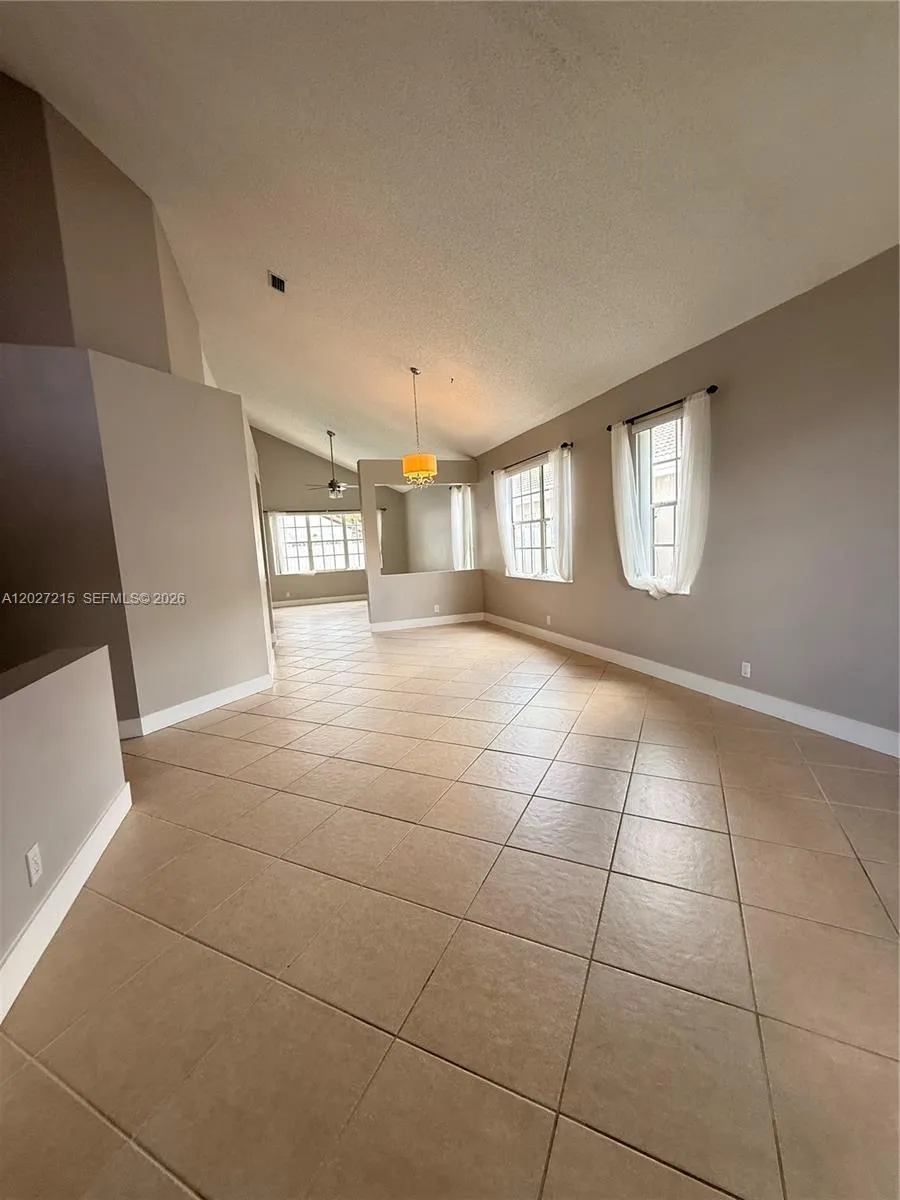 300 Cameron Dr Weston, FL 33326
