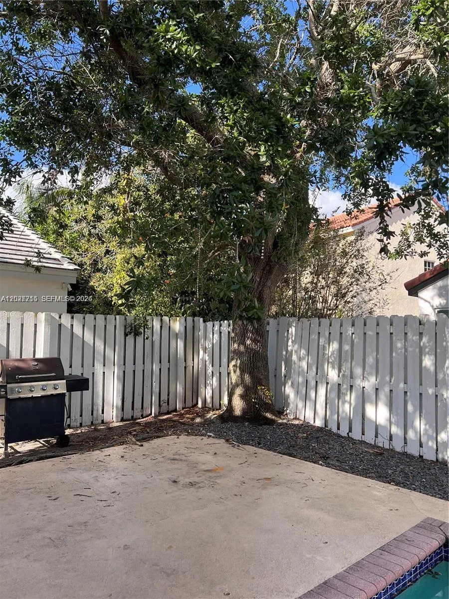 300 Cameron Dr Weston, FL 33326