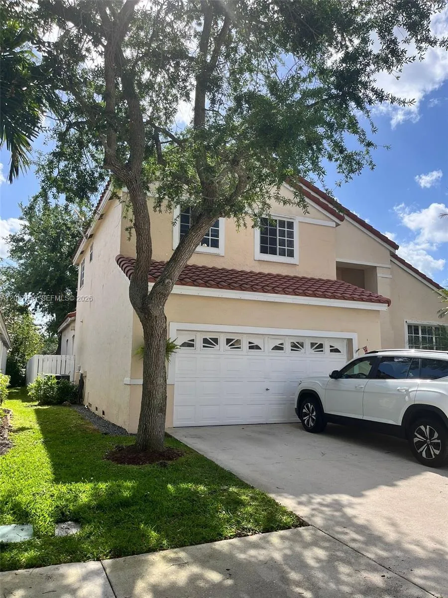 300 Cameron Dr Weston, FL 33326