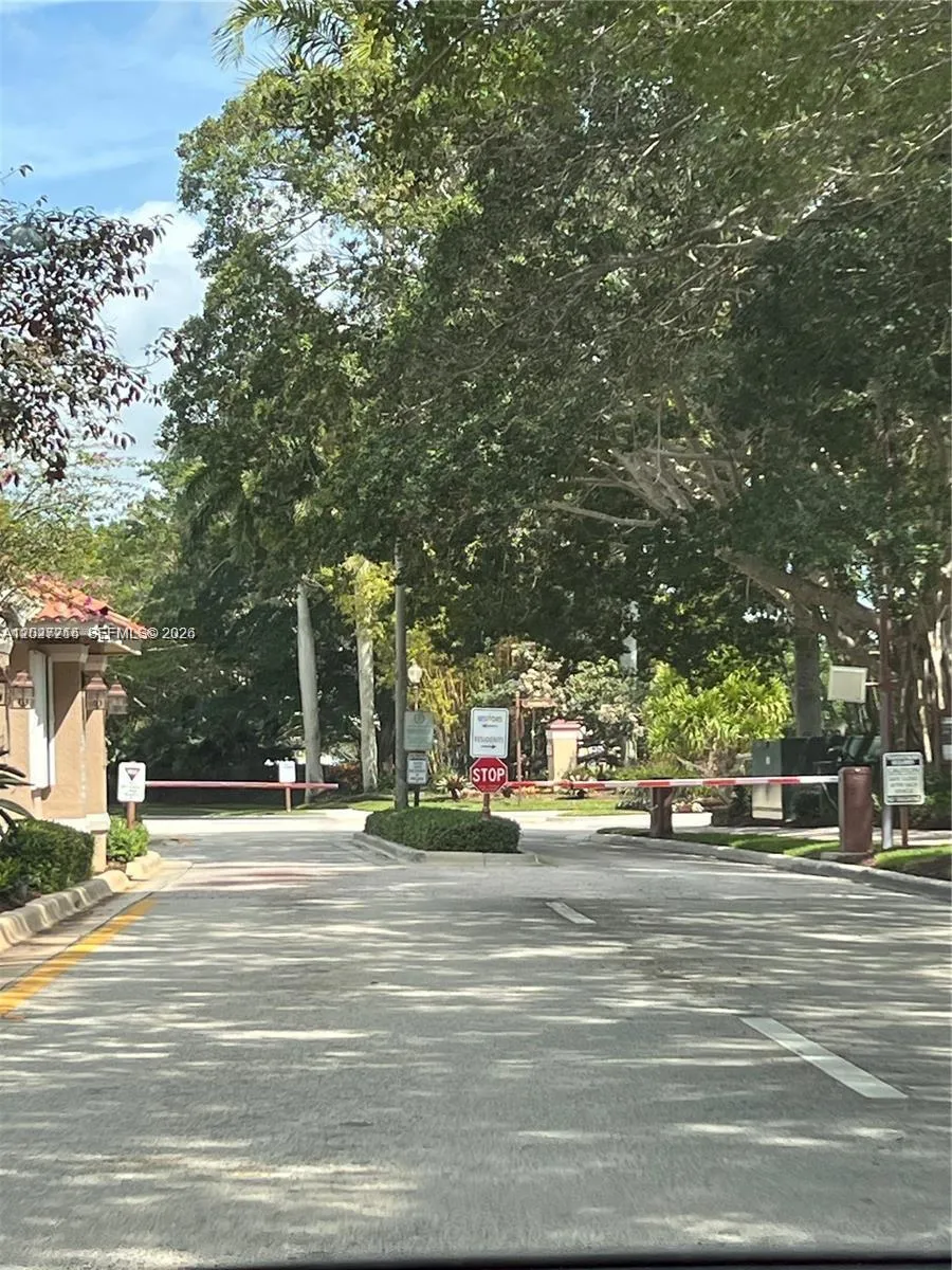 300 Cameron Dr Weston, FL 33326