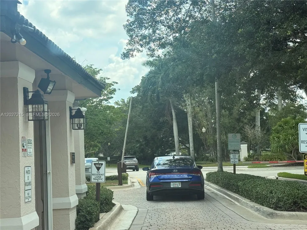 300 Cameron Dr Weston, FL 33326