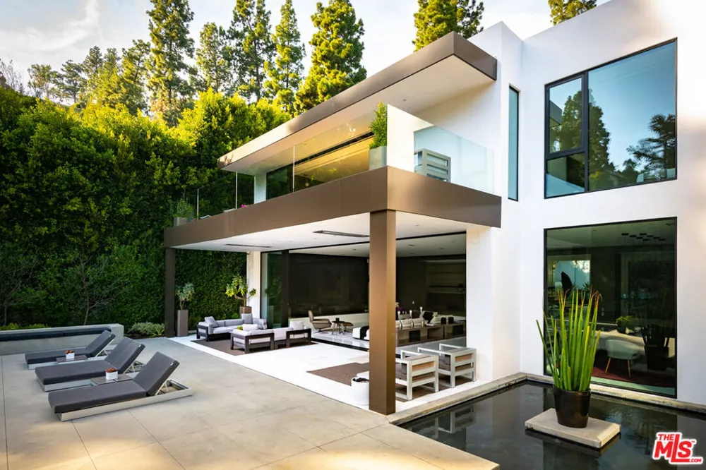 1231 Lago Vista Drive Beverly Hills, CA 90210