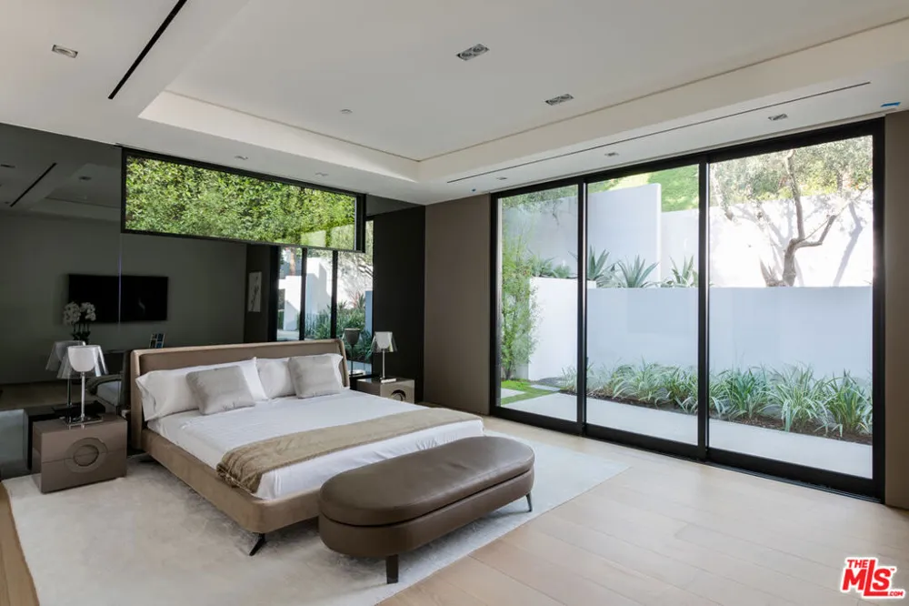 1231 Lago Vista Drive Beverly Hills, CA 90210